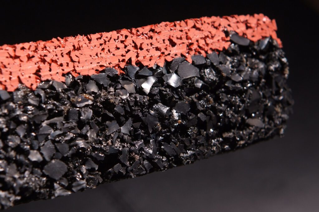 Rubbervloer, EPDM rubber, naadloos, waterdoorlatend, valdempend, HIC waarde, speelwaarde, circulair, eigen kleurmix, onderhoudsvriendelijk