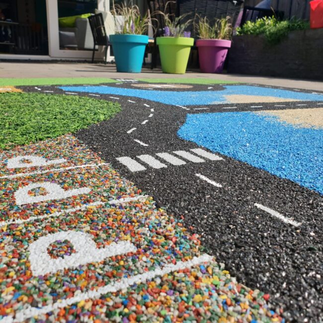 Racebaan kinderen, rubbervloer, naadloos, waterdoorlatend, EPDM rubber, op maat gemaakt, speelwaarde, glitter, glow in the dark, rubberen vloer