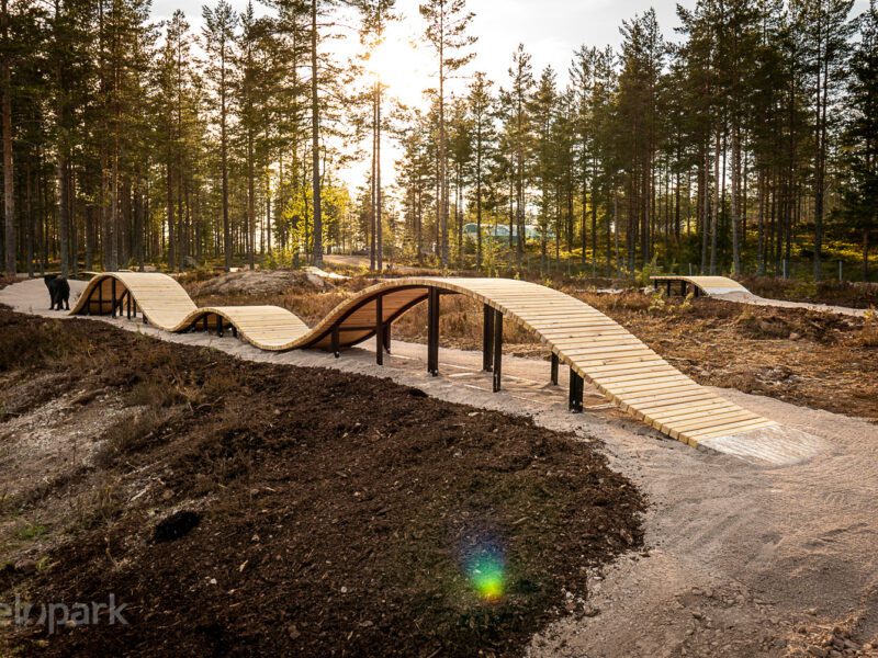 Velopark Bike Playground, pumptrack, fietsparcours elementen, beweegroute door park of stad, sporten en bewegen, bmx en mountainbike parcours