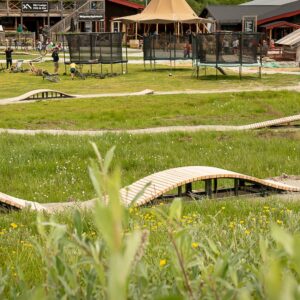 Velopark Bike Playground, pumptrack, fietsparcours elementen, beweegroute door park of stad, sporten en bewegen, bmx en mountainbike parcours