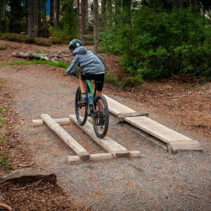 Velopark Bike Playground, pumptrack, fietsparcours elementen, beweegroute door park of stad, sporten en bewegen, bmx en mountainbike parcours