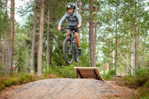Velopark Bike Playground, pumptrack, fietsparcours elementen, beweegroute door park of stad, sporten en bewegen, bmx en mountainbike parcours