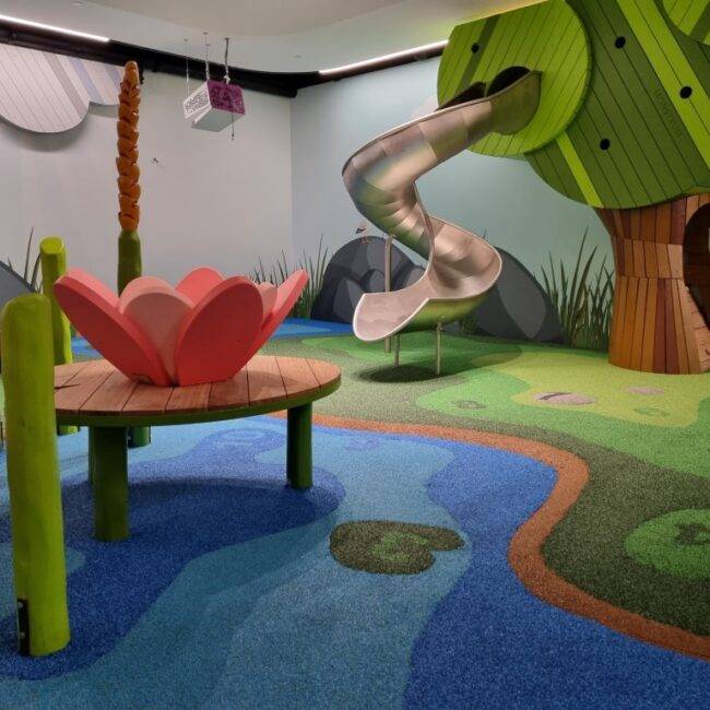 Indoor speeltuin, winkelcentrum Alexandrium Rotterdam, Klepierre, Monstrum speeltoestellen, rubbervloer, interactief spel, binnenspeeltuin
