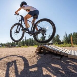 Velopark Bike Playground, pumptrack, fietsparcours elementen, beweegroute door park of stad, sporten en bewegen, bmx en mountainbike parcours