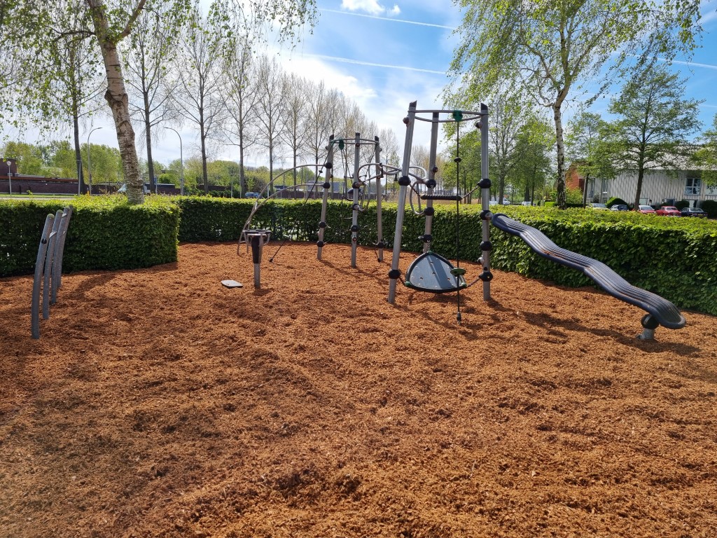 SW Kokos, Kokosplay, valdempende ondergrond, speelplaats, EN1177, HIC, speeltoestel, kokoschips, spelen, speeltuin, valdemping, groen schoolplein