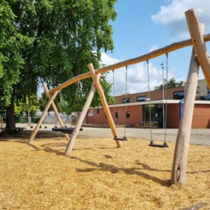 SW Speelsnipper, houtsnippers, valdempende ondergrond, speelplaats, EN1177, HIC, speeltoestel, schors, spelen, speeltuin, valdemping, groen schoolplein