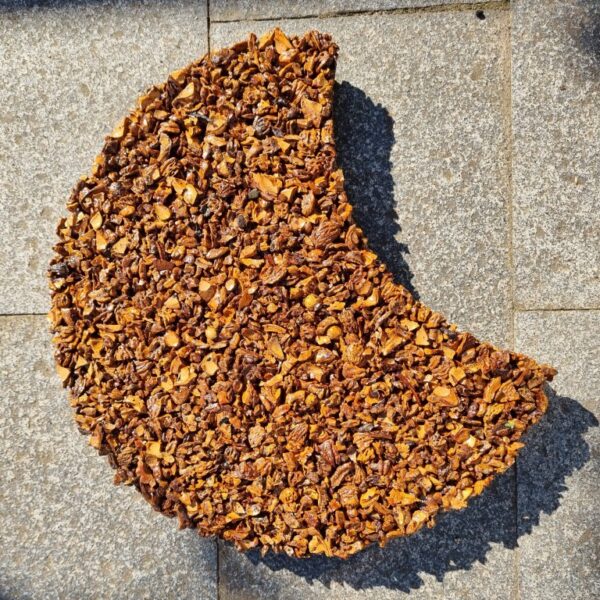 Natuurlijke stapstenen van perzikpit of kurk, natuurlijke materialen, biobased, recycling wijnkurk, waterdoorlatend, daktuin, buitenwerkplek, binnentuin, koel in de zomer