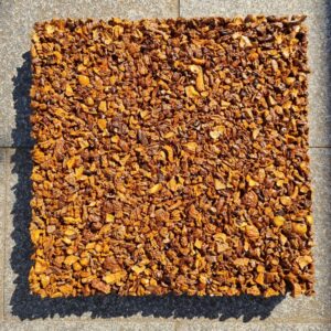 Natuurlijke stapstenen van perzikpit of kurk, natuurlijke materialen, biobased, recycling wijnkurk, waterdoorlatend, daktuin, buitenwerkplek, binnentuin, koel in de zomer