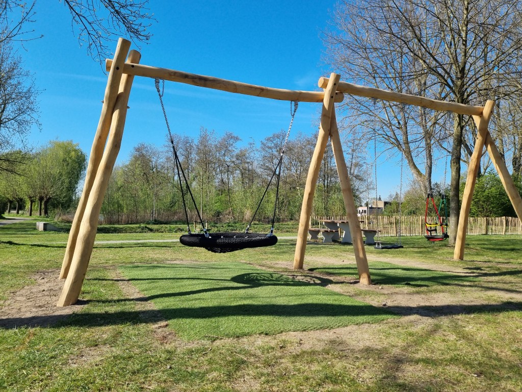 Doorgroeikunstgras, hybride kunstgras, doorgroei kunstgras, combinatie echt gras en kunstgras, recyclebaar kunstgras, groene speelplaats