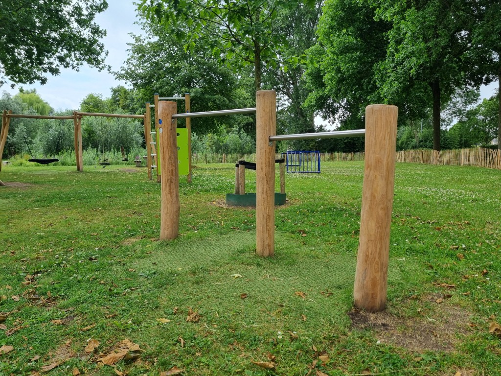 Doorgroeikunstgras, hybride kunstgras, doorgroei kunstgras, combinatie echt gras en kunstgras, recyclebaar kunstgras, groene speelplaats