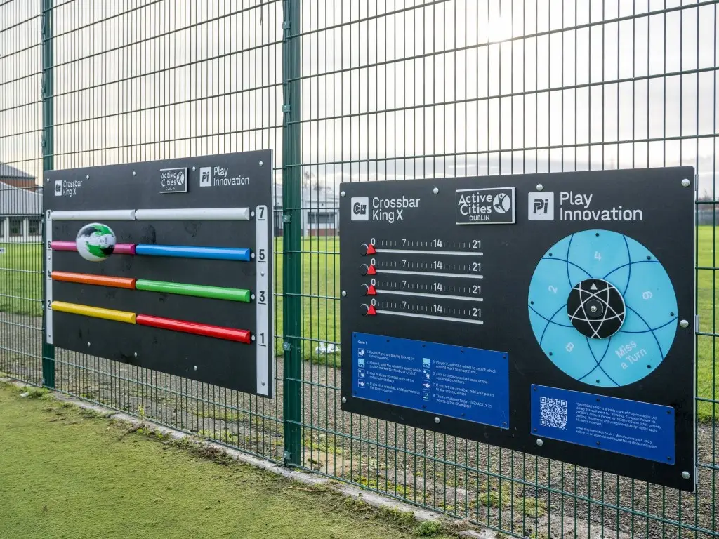 Target Games, speelaanleiding voor schoolplein en sportveld. Latje Trappen, Voetballen, sportspellen, muurspellen.