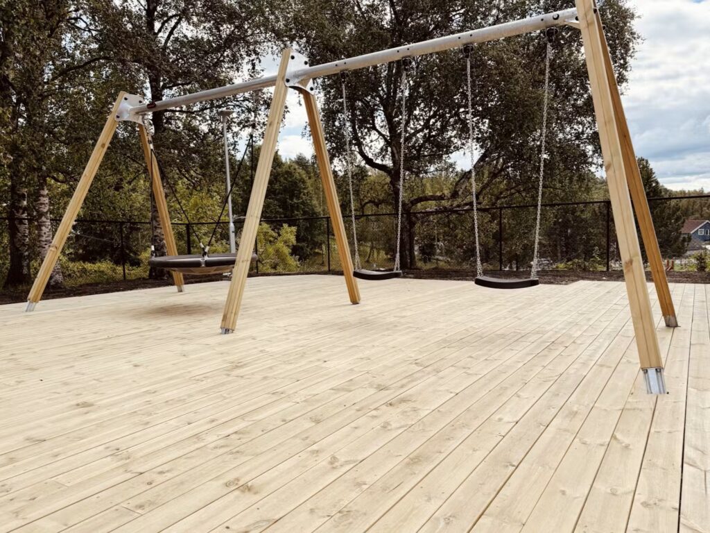 SW Shockdeck, een valdempende vlonder. Natuurlijke houten valdemping voor speeltuinen en daktuinen