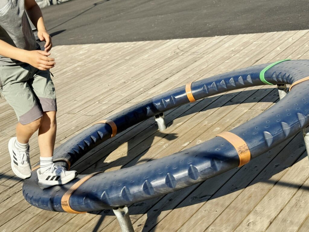 SW Shockdeck, een valdempende vlonder. Natuurlijke houten valdemping voor speeltuinen en daktuinen