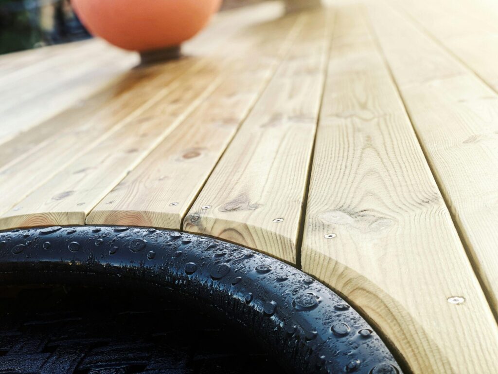 SW Shockdeck, een valdempende vlonder. Natuurlijke houten valdemping voor speeltuinen en daktuinen