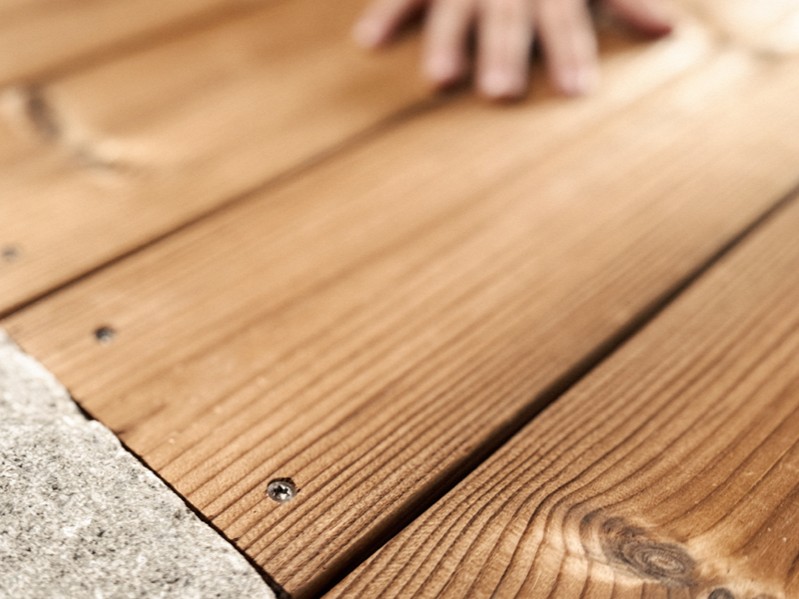 SW Shockdeck, een valdempende vlonder. Natuurlijke houten valdemping voor speeltuinen en daktuinen